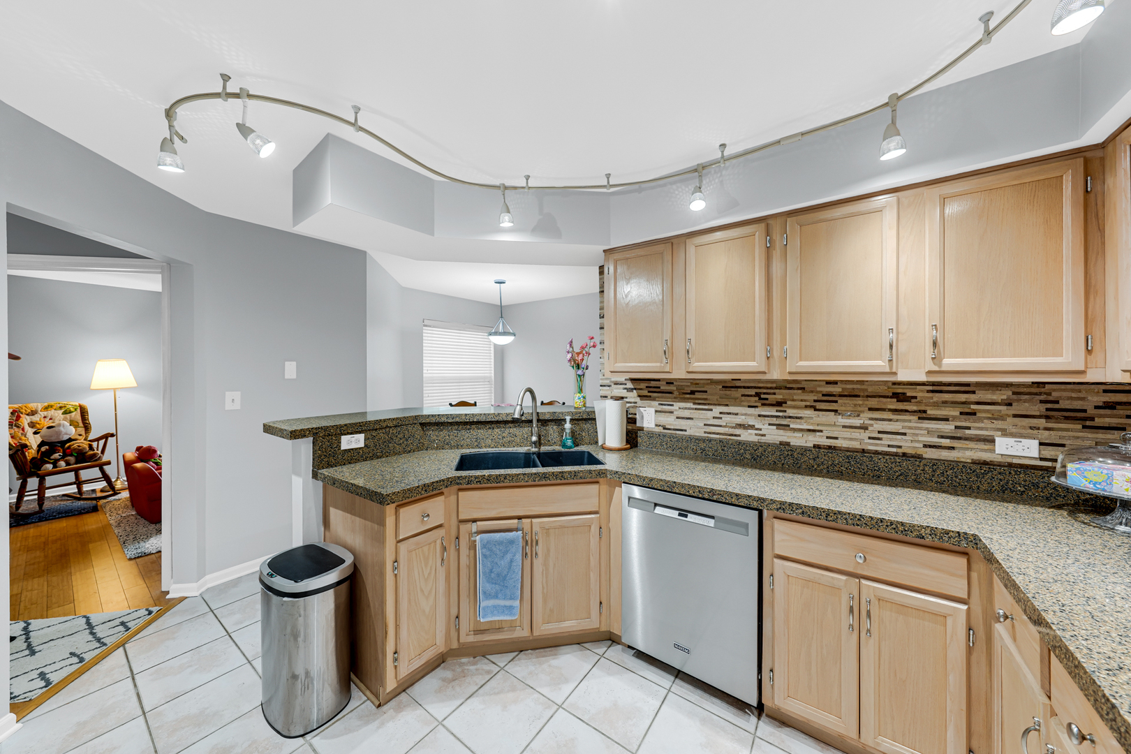 108 Hampton Boulevard, Lake Bluff, IL 60044