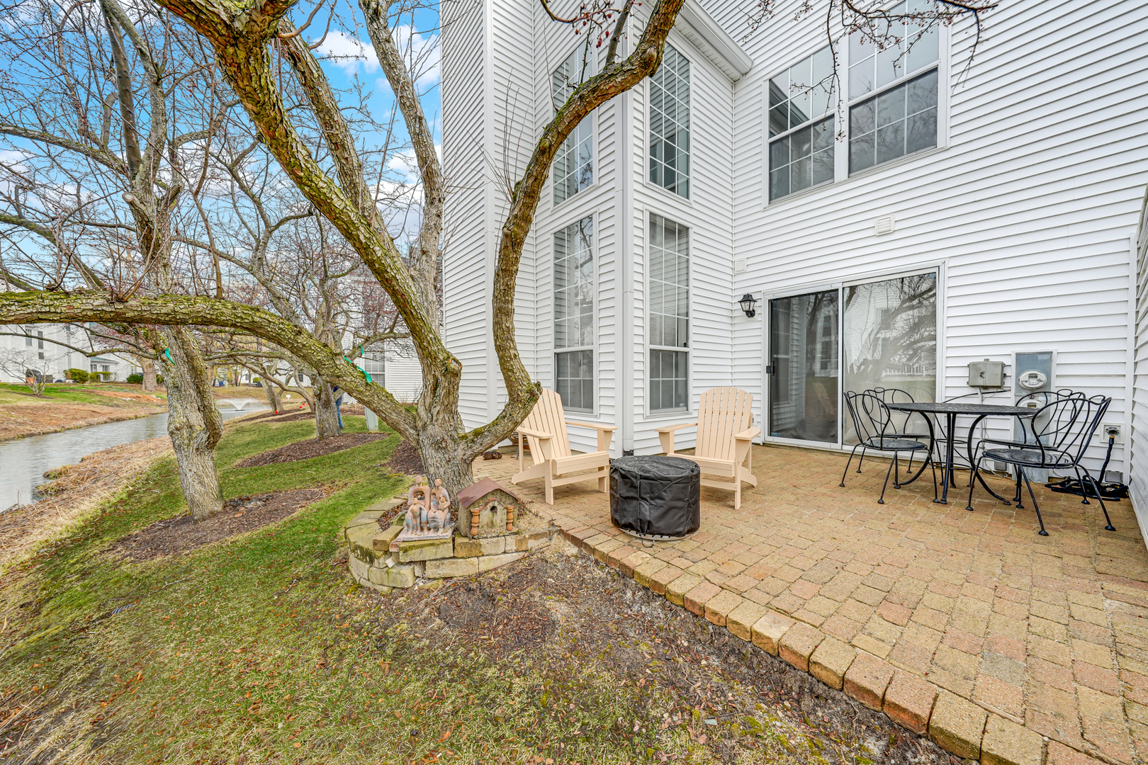 108 Hampton Boulevard, Lake Bluff, IL 60044