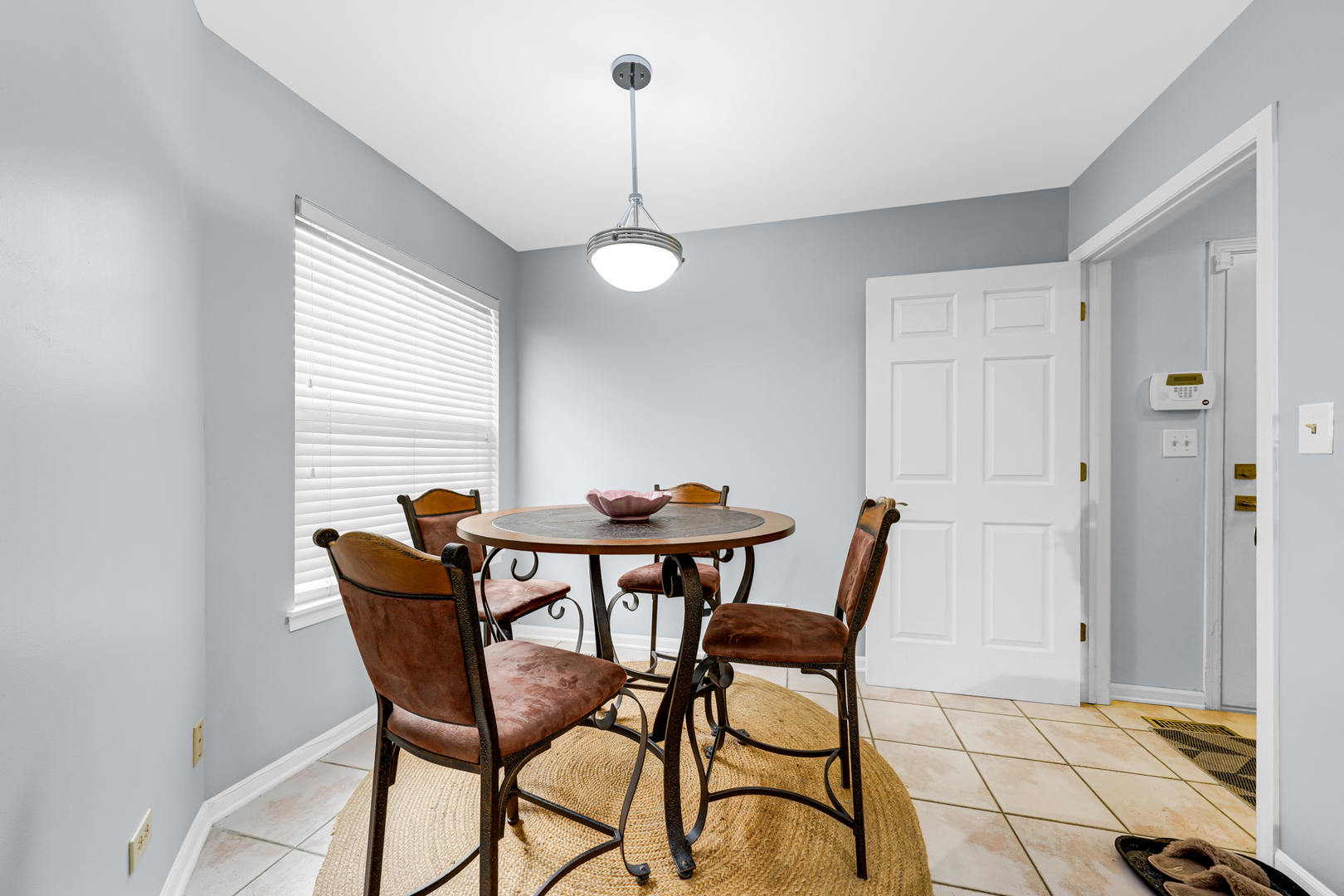 108 Hampton Boulevard, Lake Bluff, IL 60044