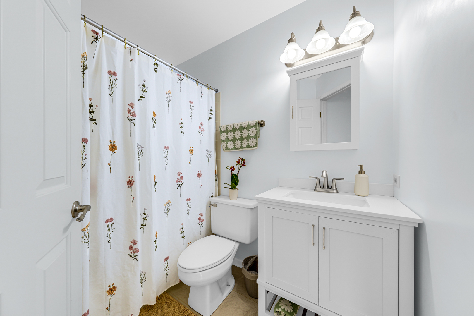 108 Hampton Boulevard, Lake Bluff, IL 60044