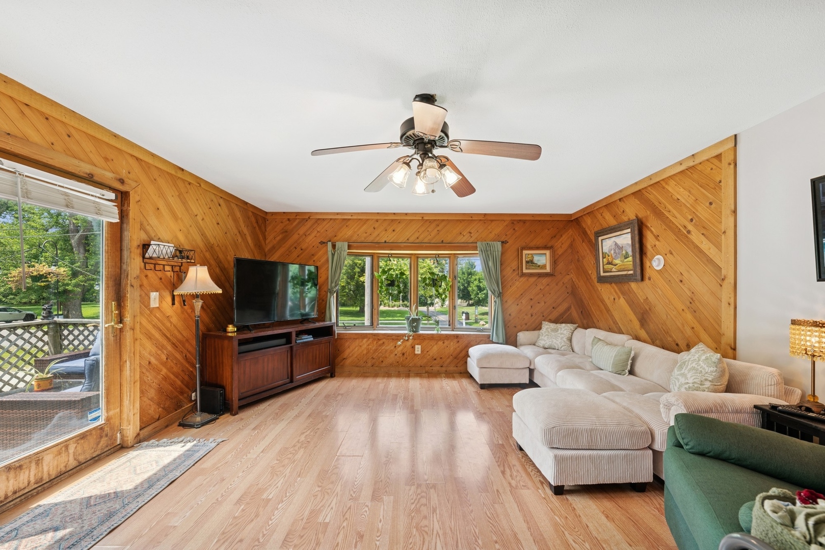 34 N Adams Street, Oswego, IL 60543