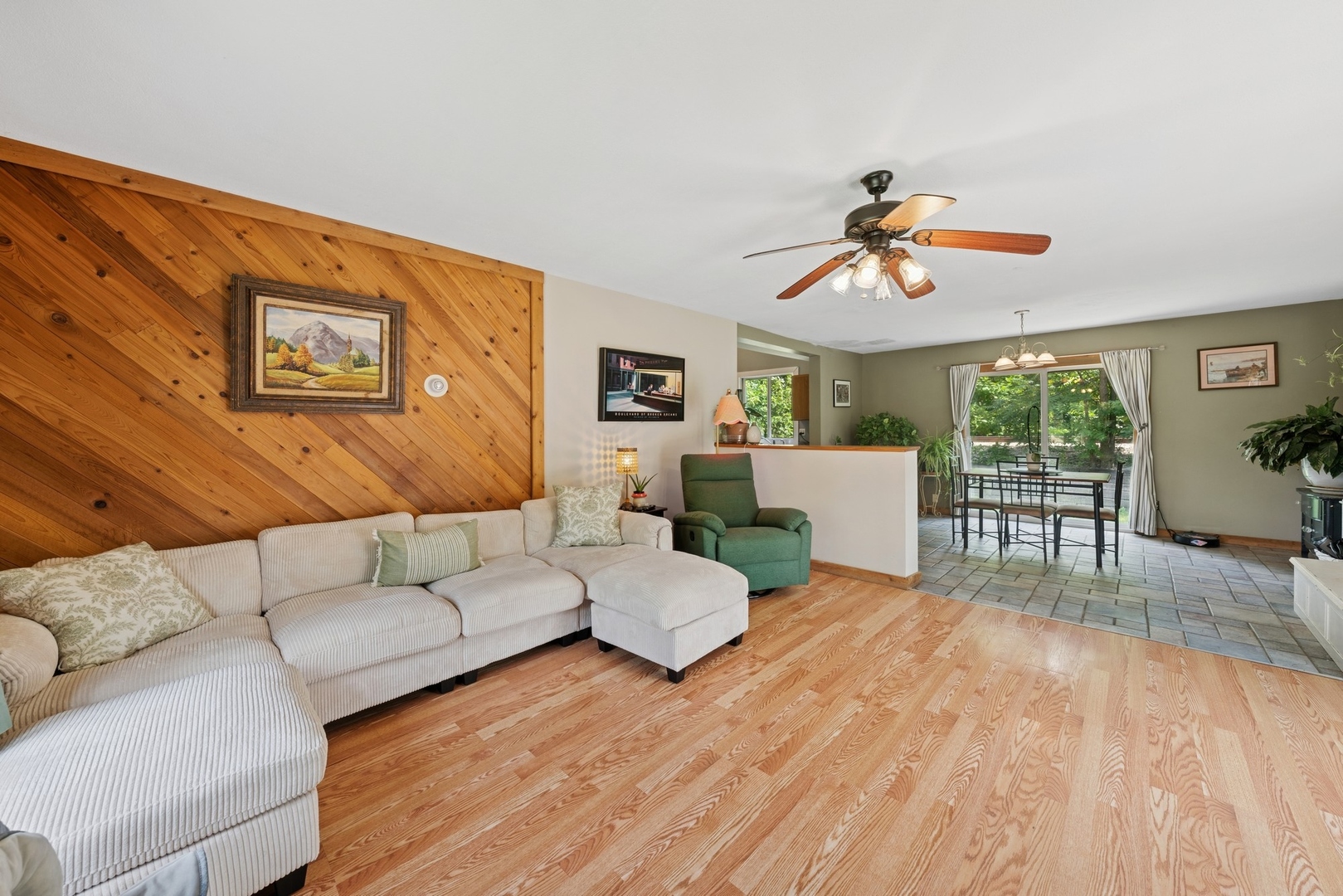 34 N Adams Street, Oswego, IL 60543