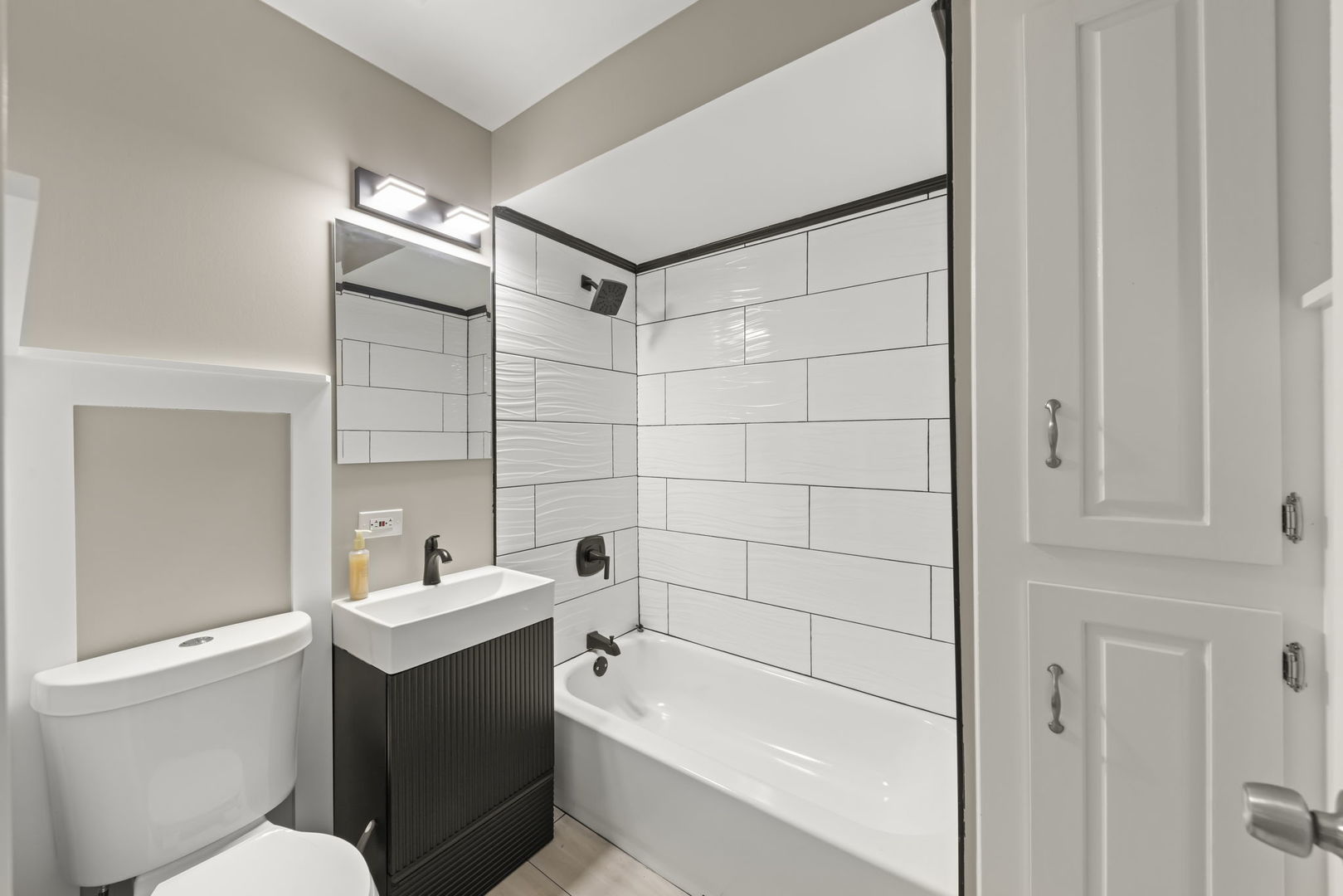 5817 W 64th Street, Chicago, IL 60638