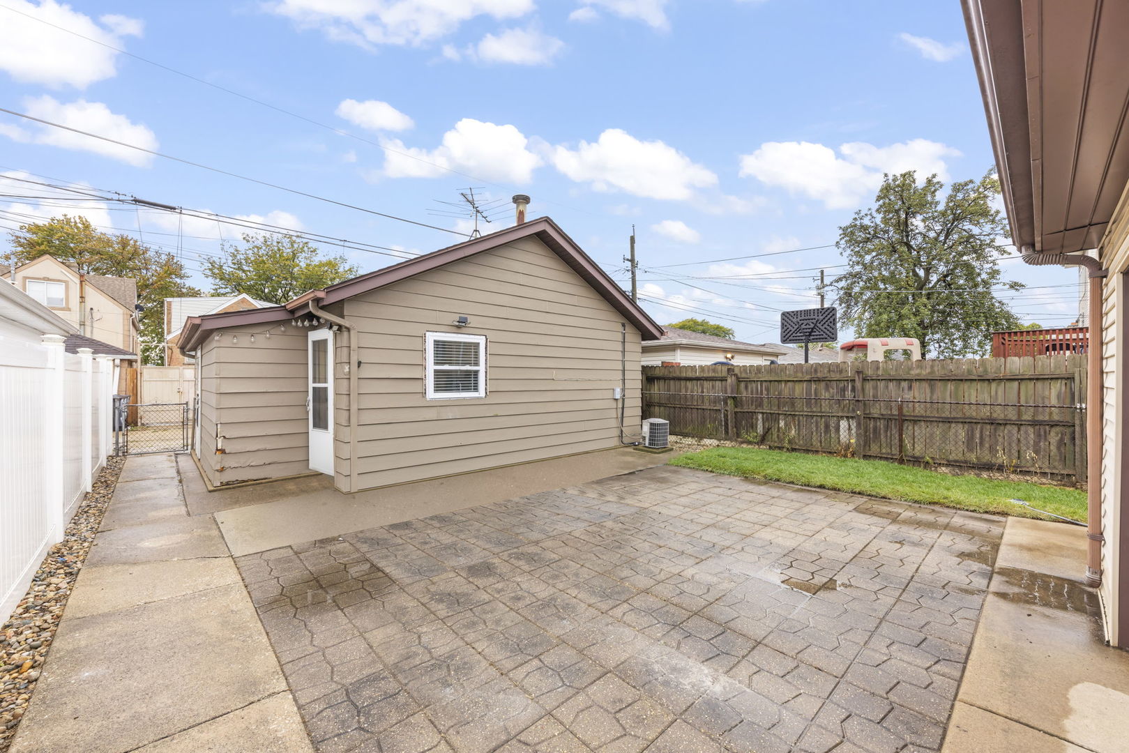 5817 W 64th Street, Chicago, IL 60638