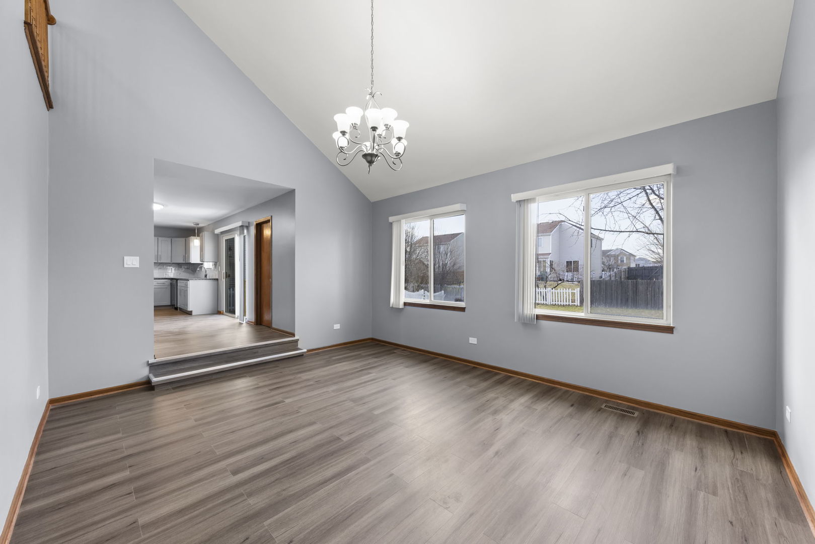 905 Thorn Creek Drive, Joliet, IL 60436