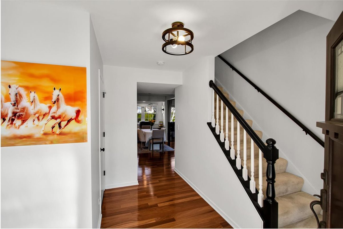 130 Whitehall Court, Grayslake, IL 60030