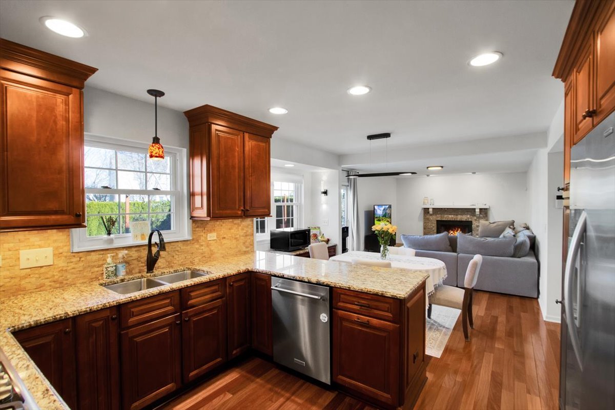 130 Whitehall Court, Grayslake, IL 60030