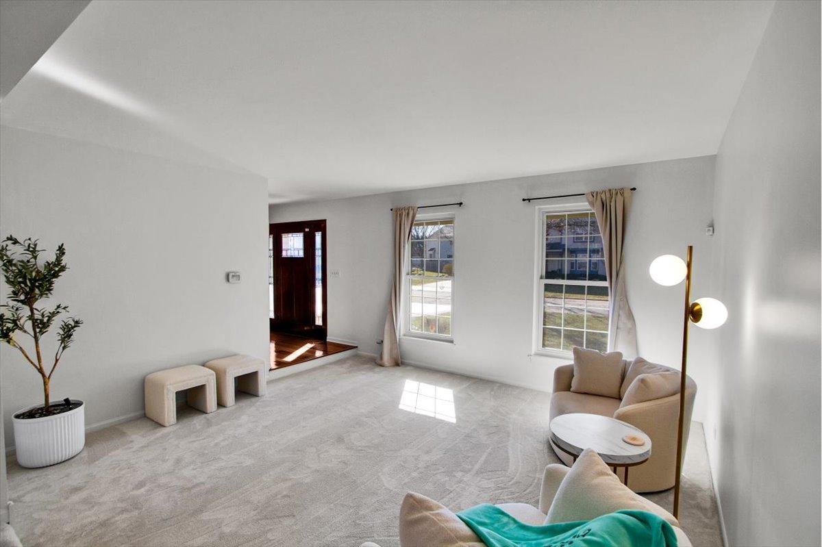 130 Whitehall Court, Grayslake, IL 60030