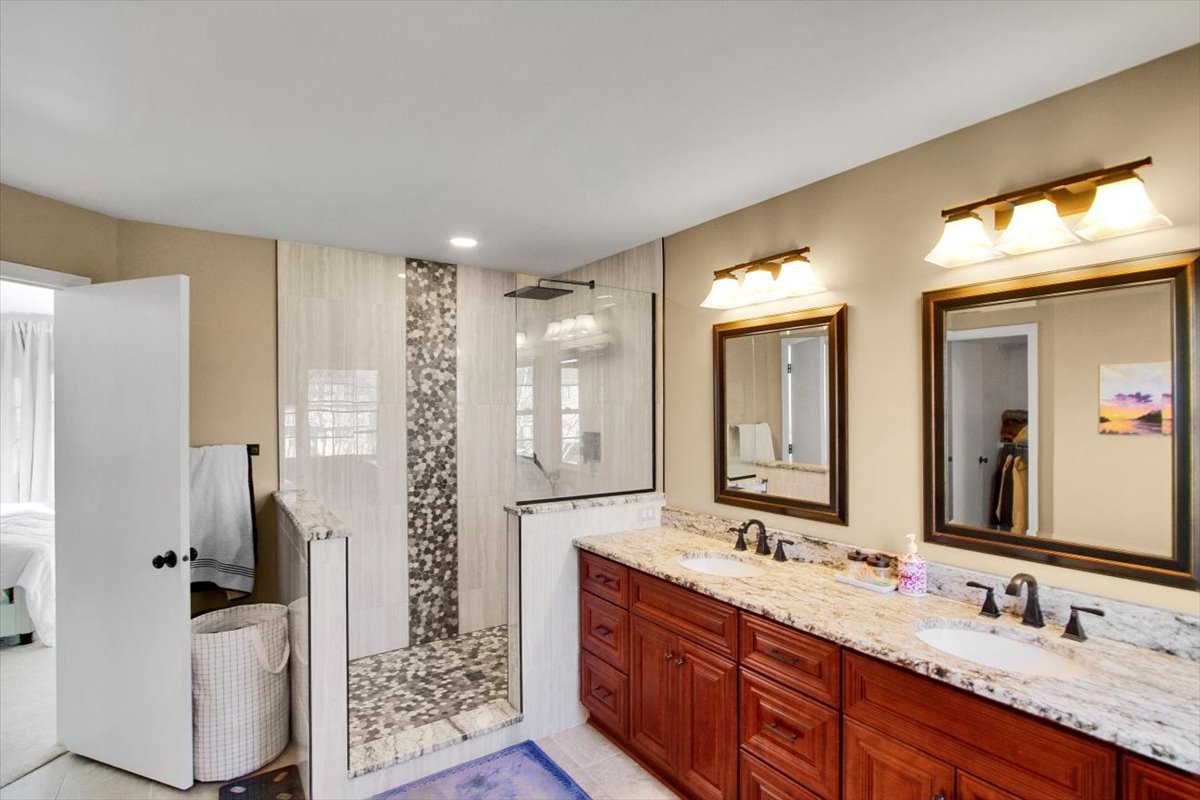 130 Whitehall Court, Grayslake, IL 60030