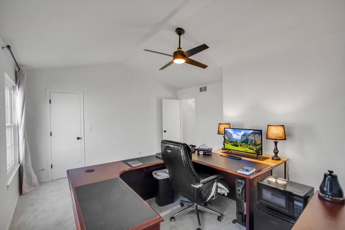 130 Whitehall Court, Grayslake, IL 60030