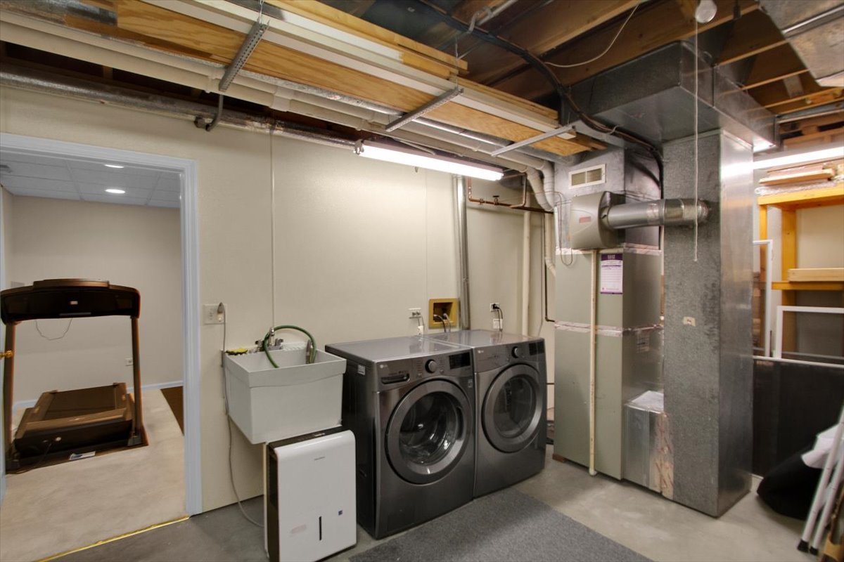 130 Whitehall Court, Grayslake, IL 60030