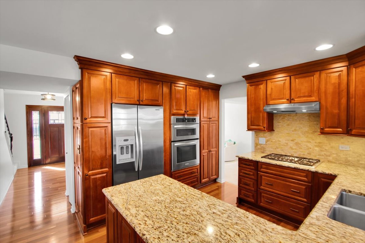 130 Whitehall Court, Grayslake, IL 60030