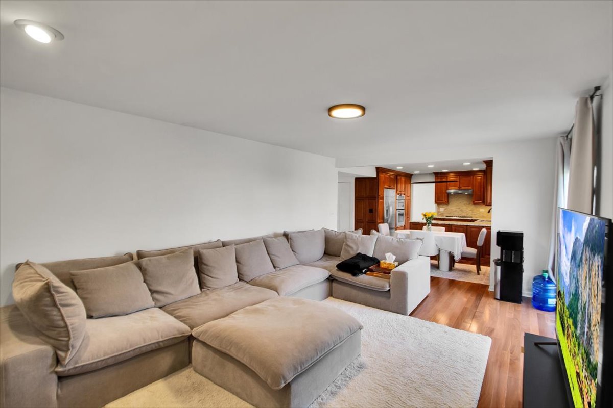 130 Whitehall Court, Grayslake, IL 60030