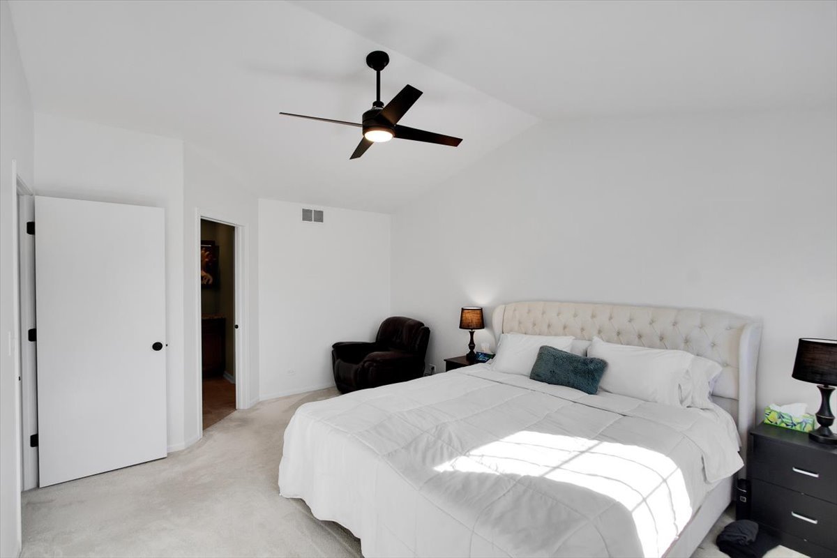 130 Whitehall Court, Grayslake, IL 60030