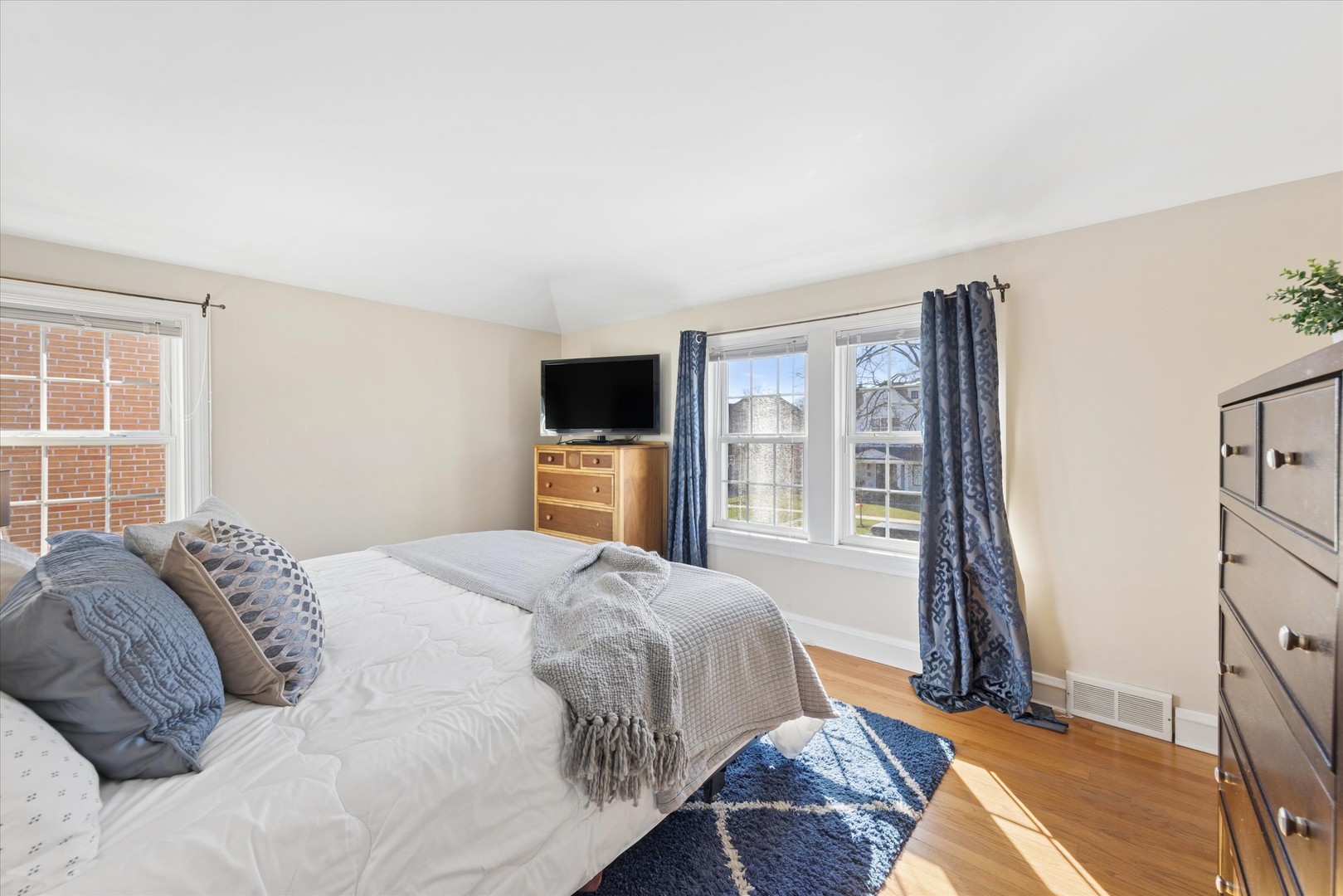 267 N Larch Avenue, Elmhurst, IL 60126