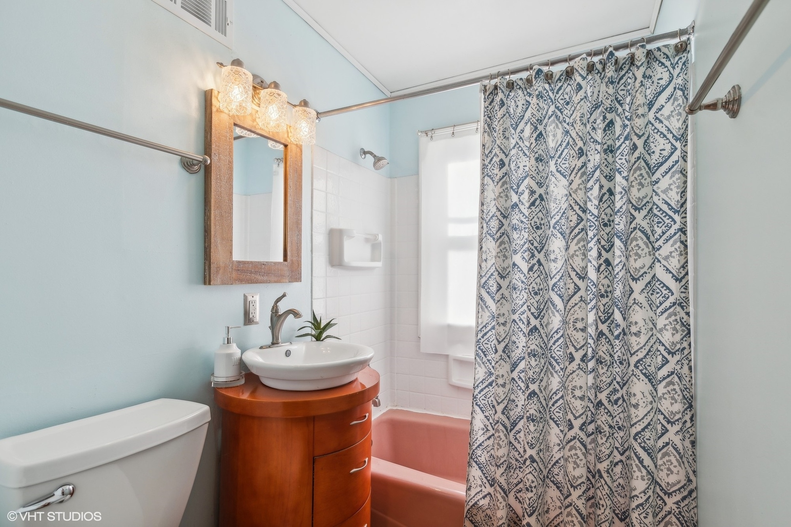 304 Moore Avenue, St. Charles, IL 60174