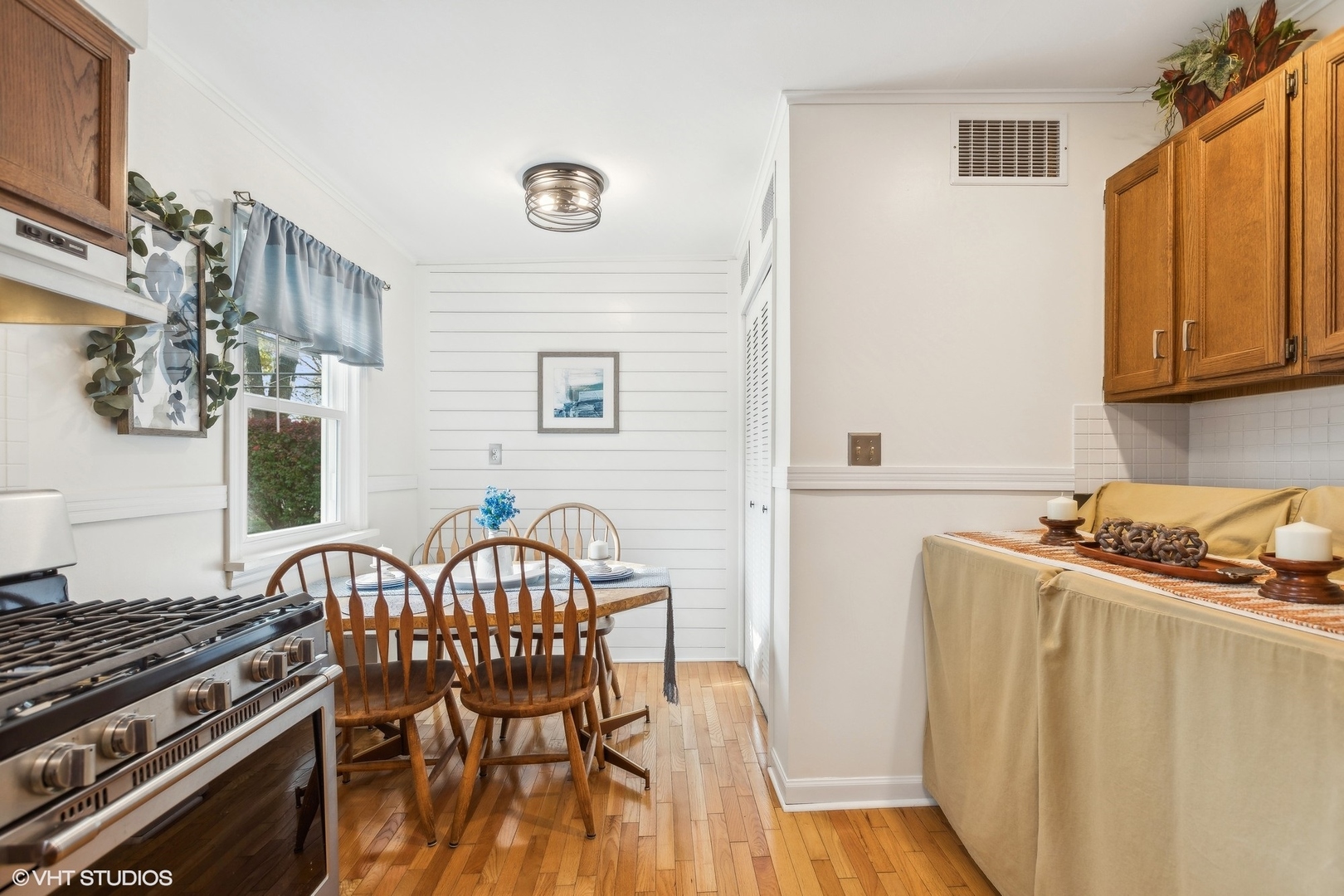 304 Moore Avenue, St. Charles, IL 60174