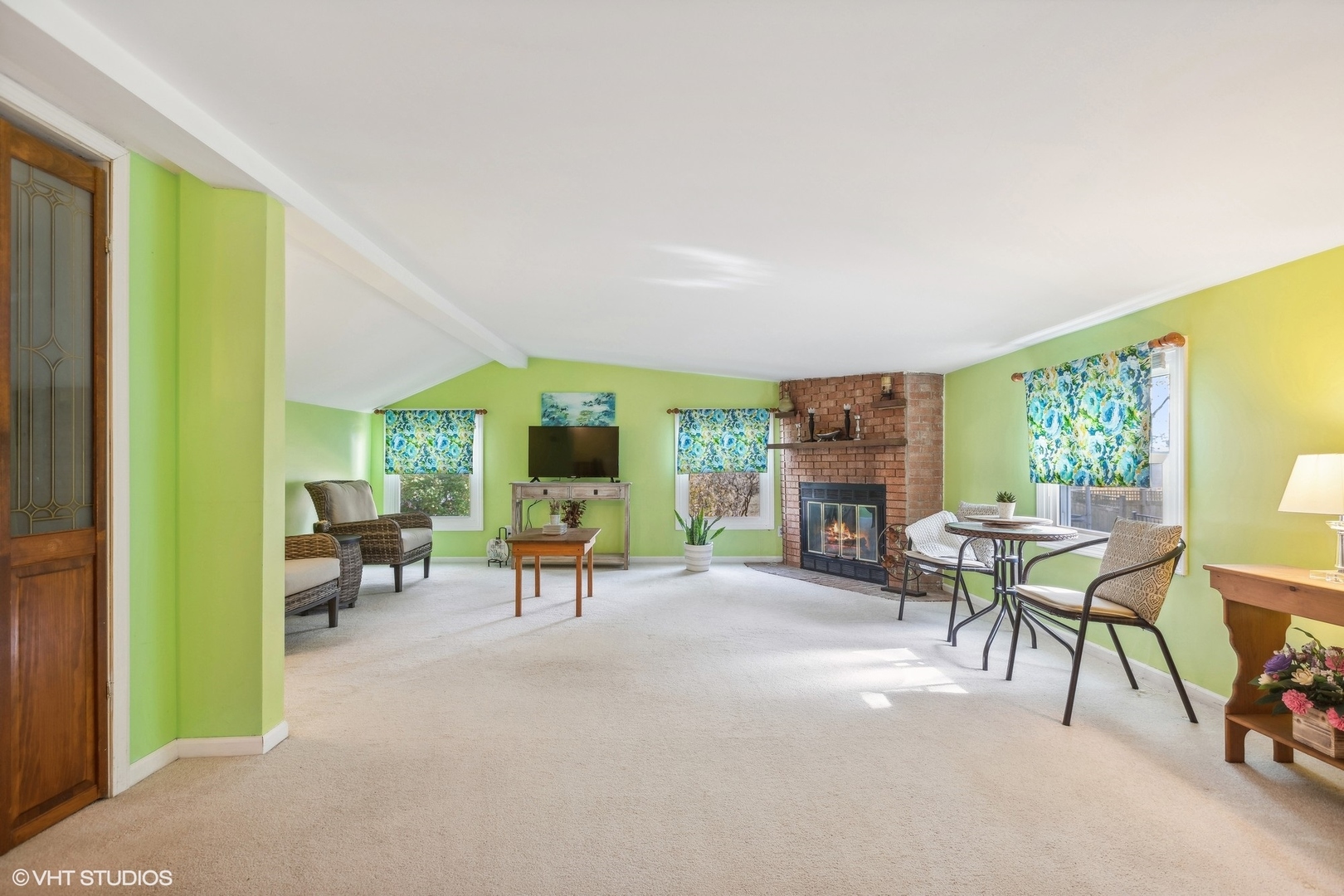 304 Moore Avenue, St. Charles, IL 60174