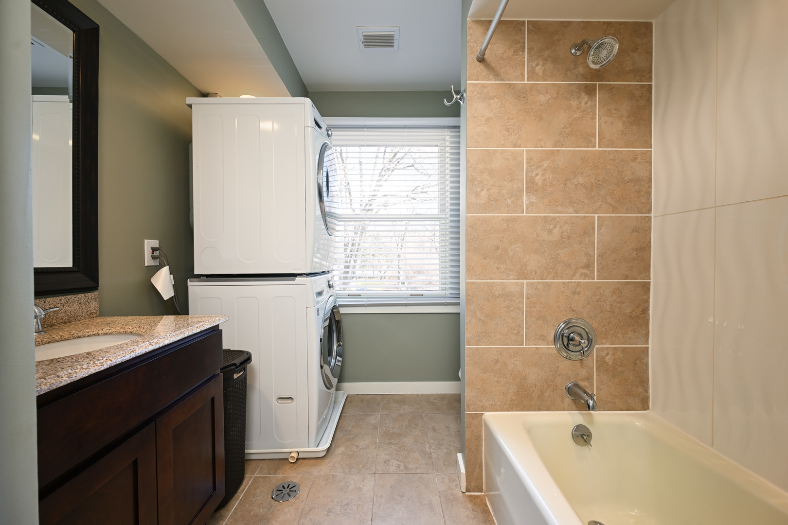 5N300 Powis Road, Wayne, IL 60184