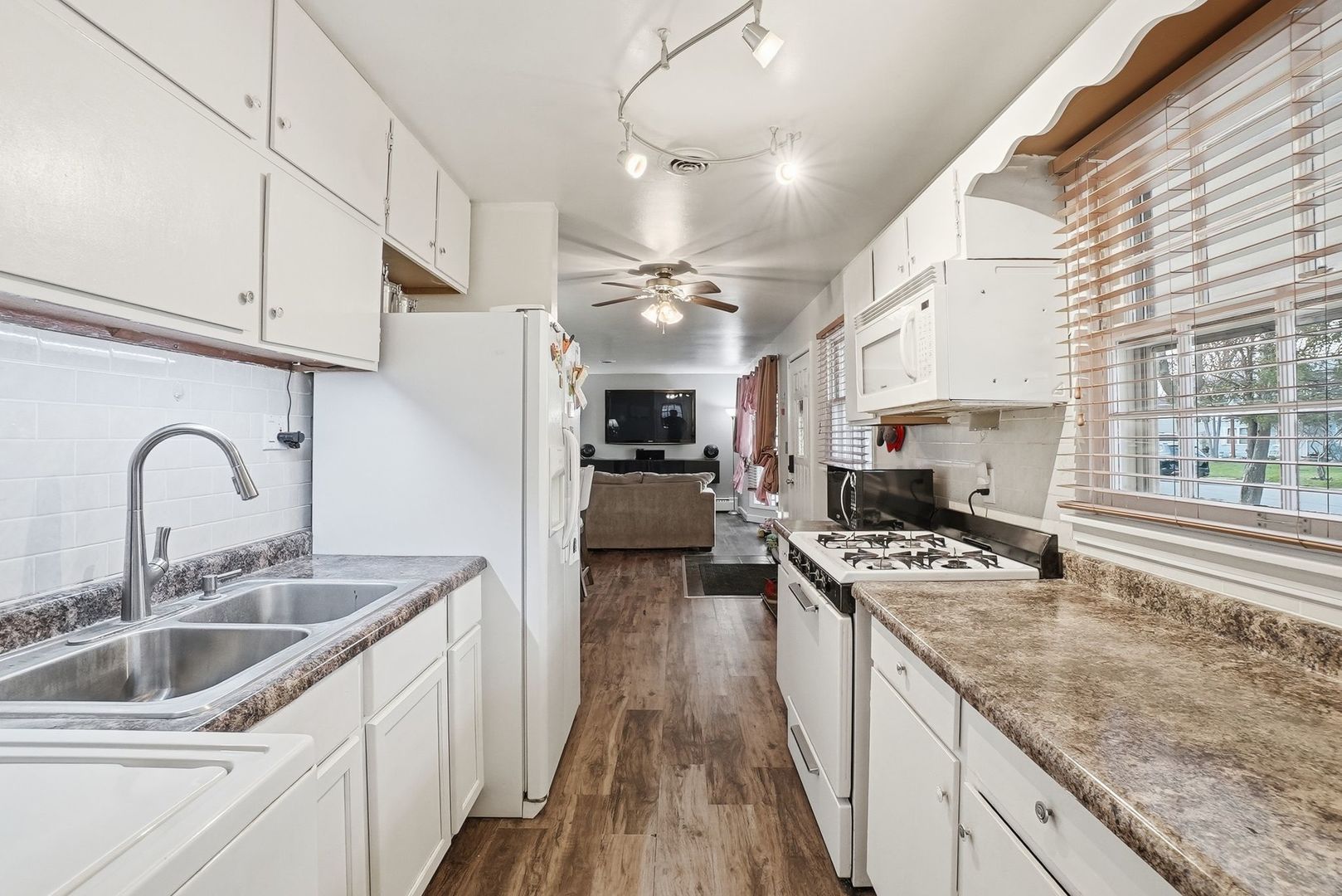 2212 W Capri Avenue, Joliet, IL 60436