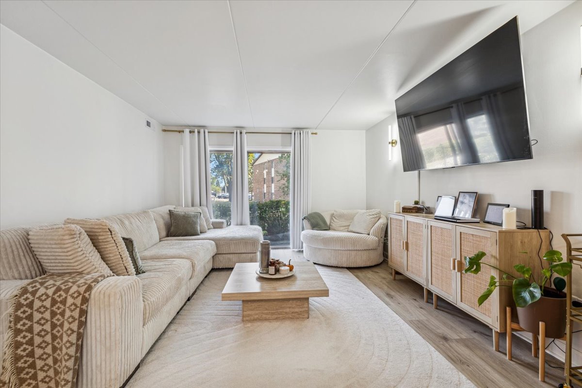 13933 James Drive #816, Crestwood, IL 60418