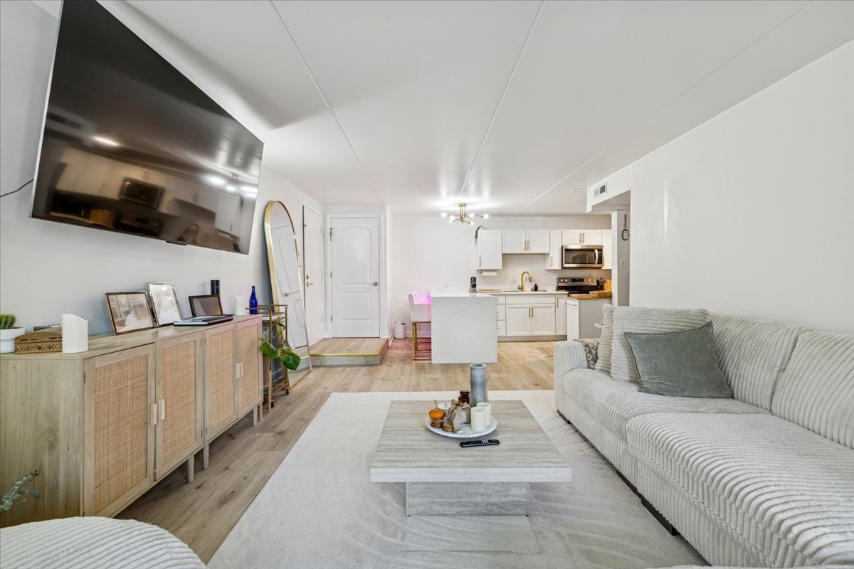 13933 James Drive #816, Crestwood, IL 60418