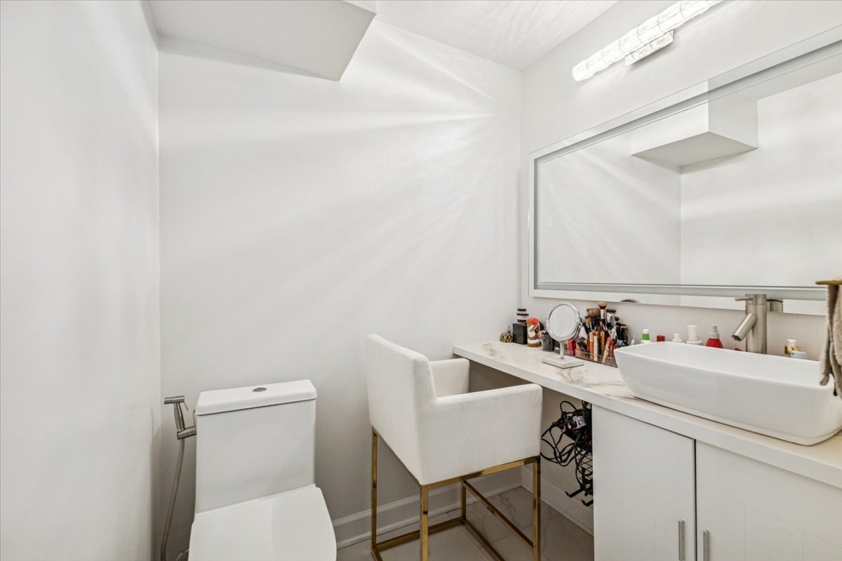 13933 James Drive #816, Crestwood, IL 60418