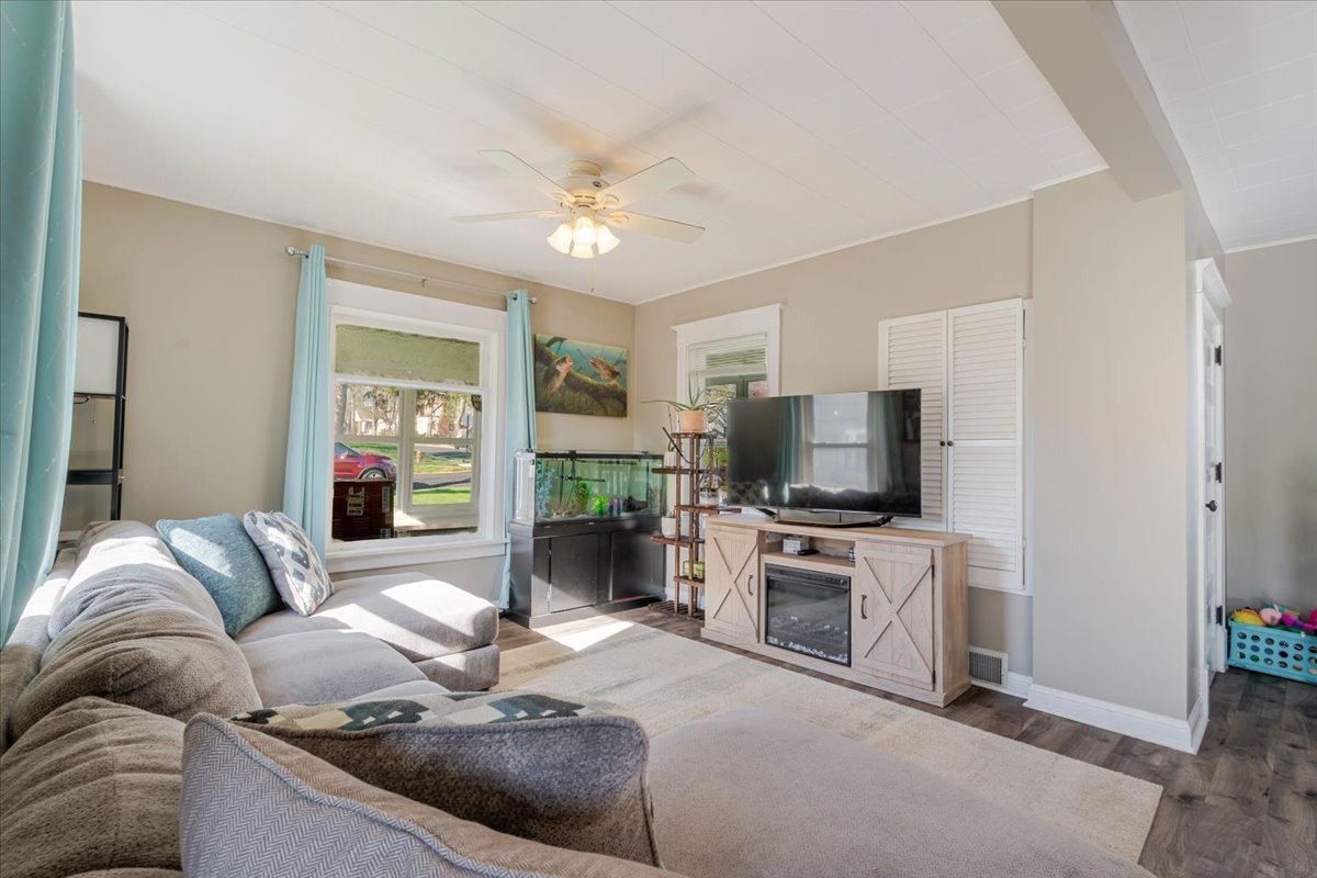 502 W Cruger Avenue, Eureka, IL 61530