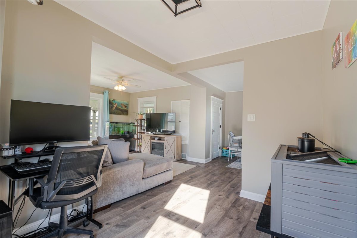 502 W Cruger Avenue, Eureka, IL 61530