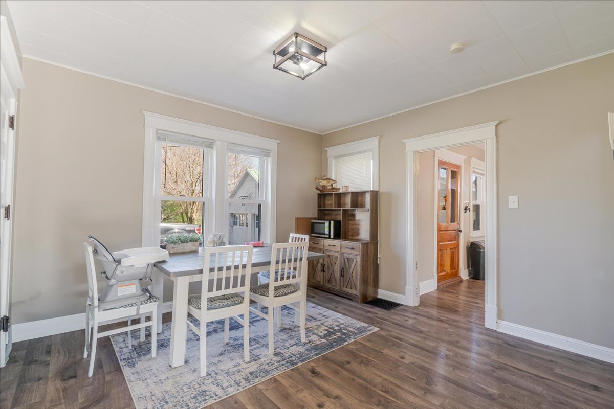 502 W Cruger Avenue, Eureka, IL 61530