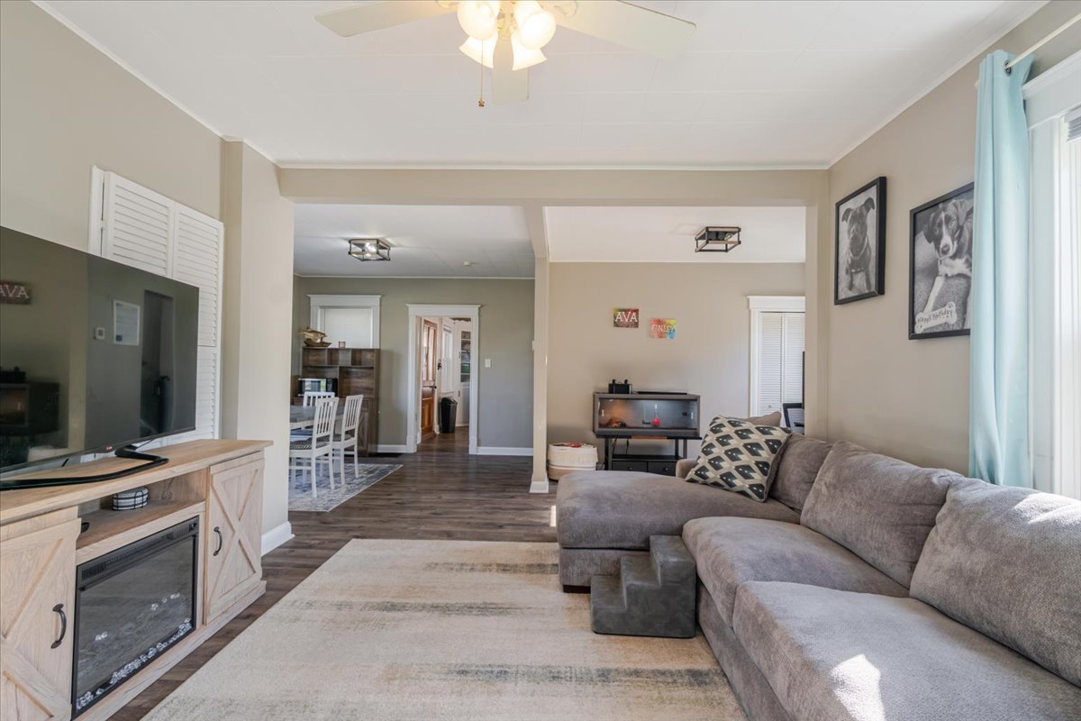 502 W Cruger Avenue, Eureka, IL 61530