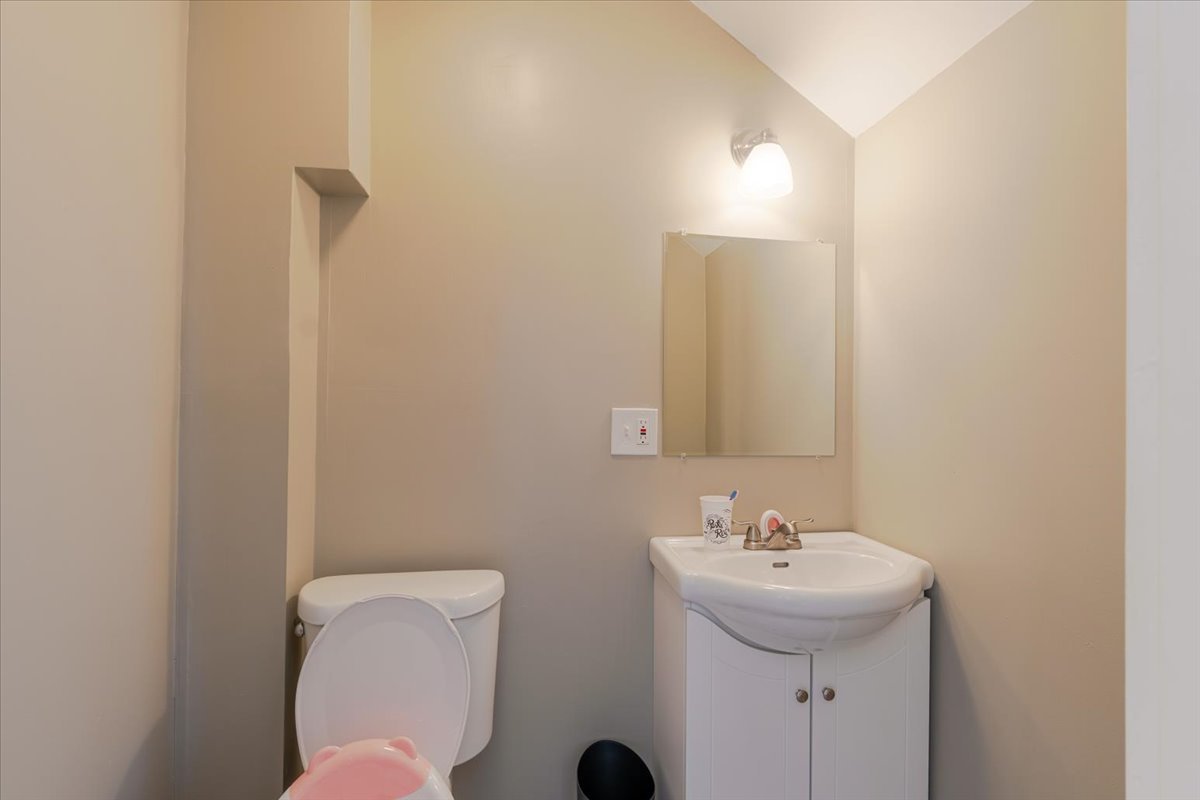 502 W Cruger Avenue, Eureka, IL 61530