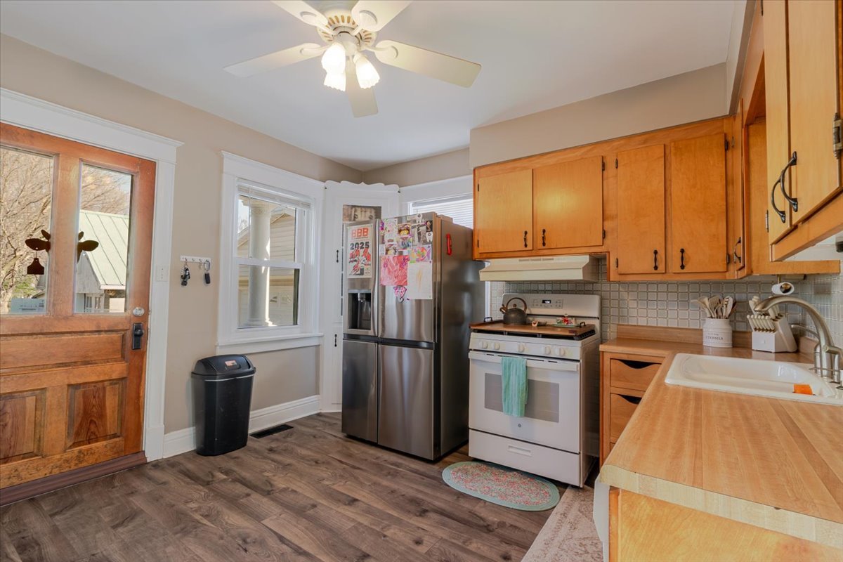 502 W Cruger Avenue, Eureka, IL 61530