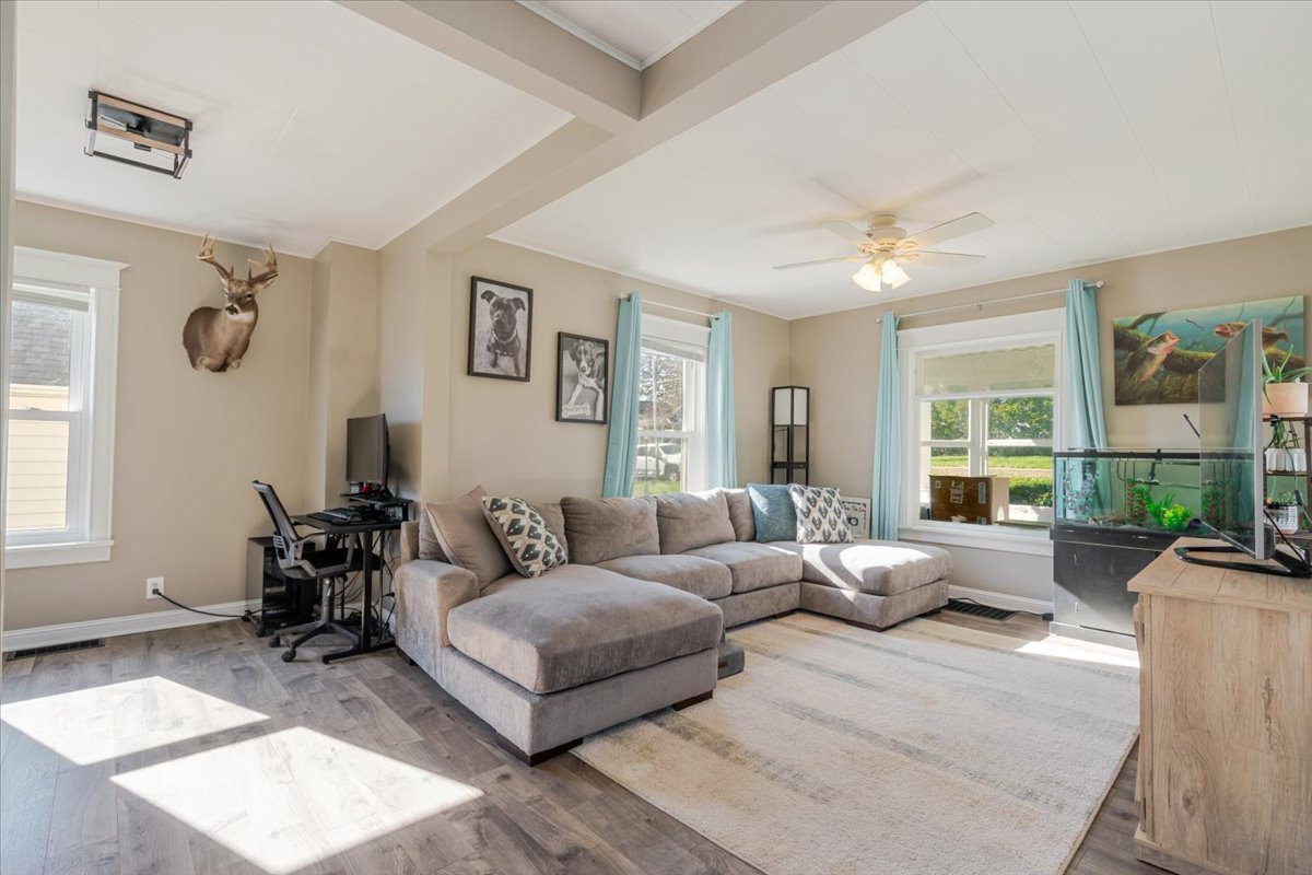 502 W Cruger Avenue, Eureka, IL 61530