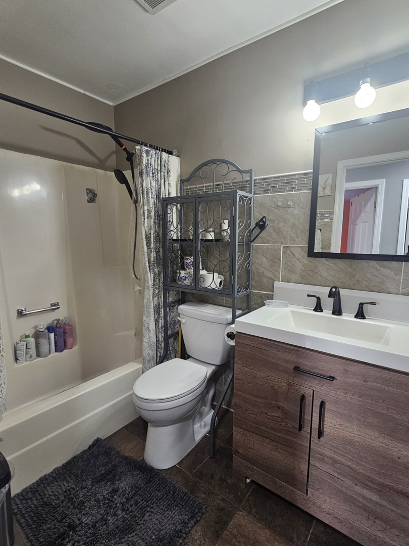 1353 Spring Valley Divide, Carol Stream, IL 60188