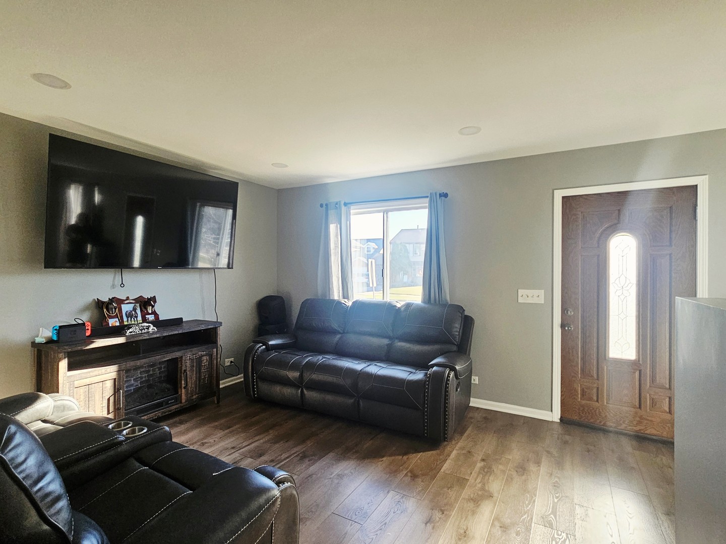 1353 Spring Valley Divide, Carol Stream, IL 60188