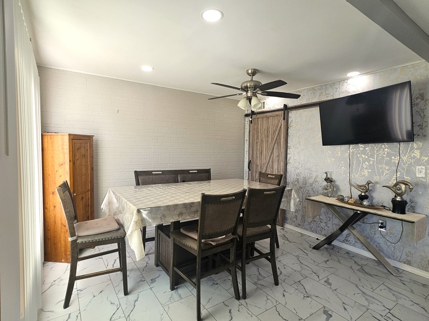 1353 Spring Valley Divide, Carol Stream, IL 60188