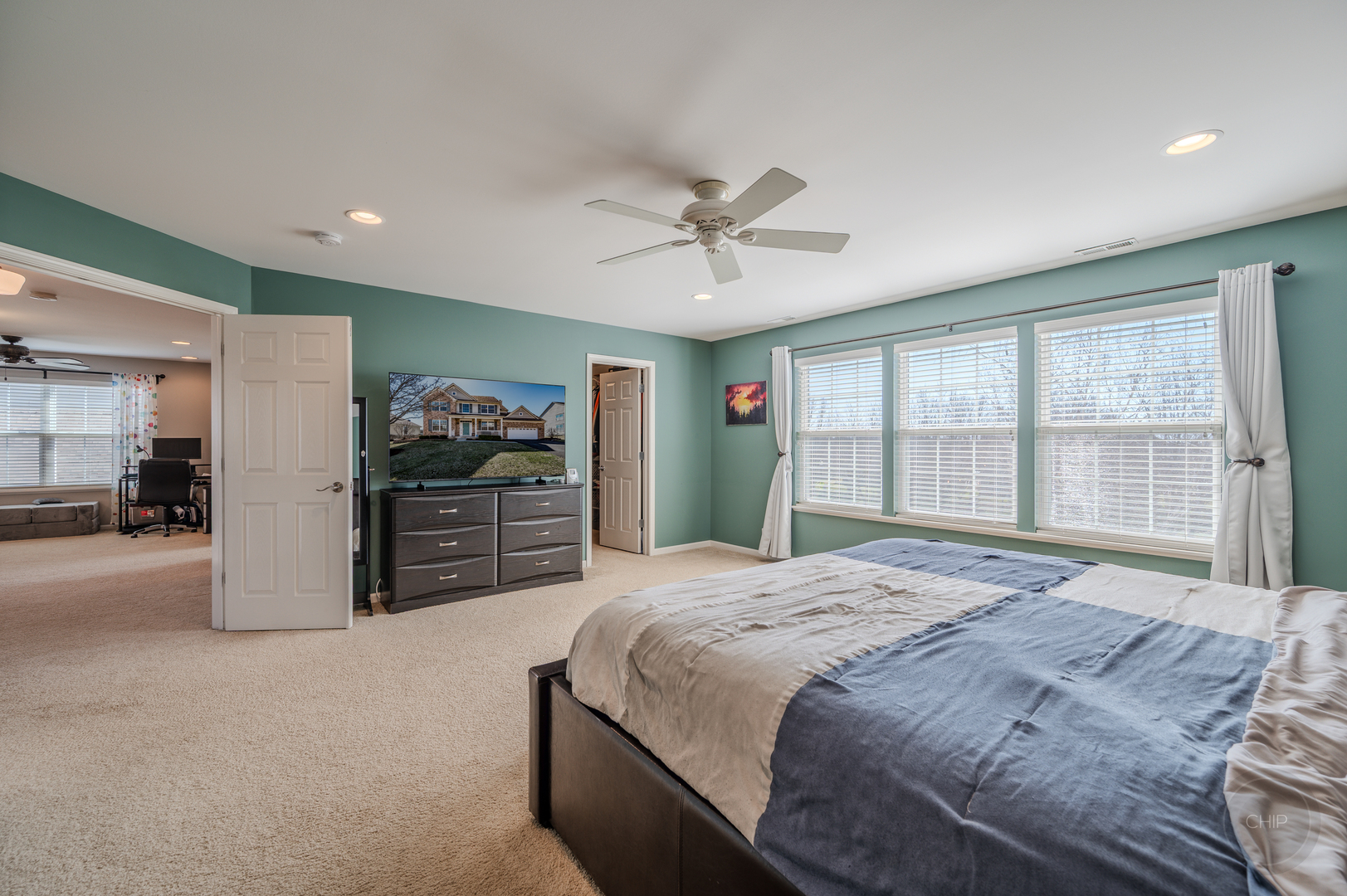 313 Monument Road, Elgin, IL 60124