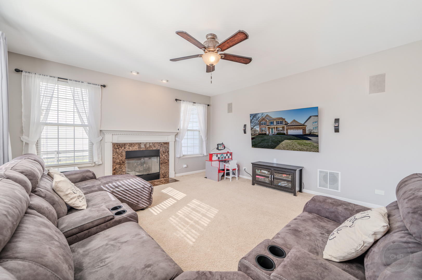 313 Monument Road, Elgin, IL 60124