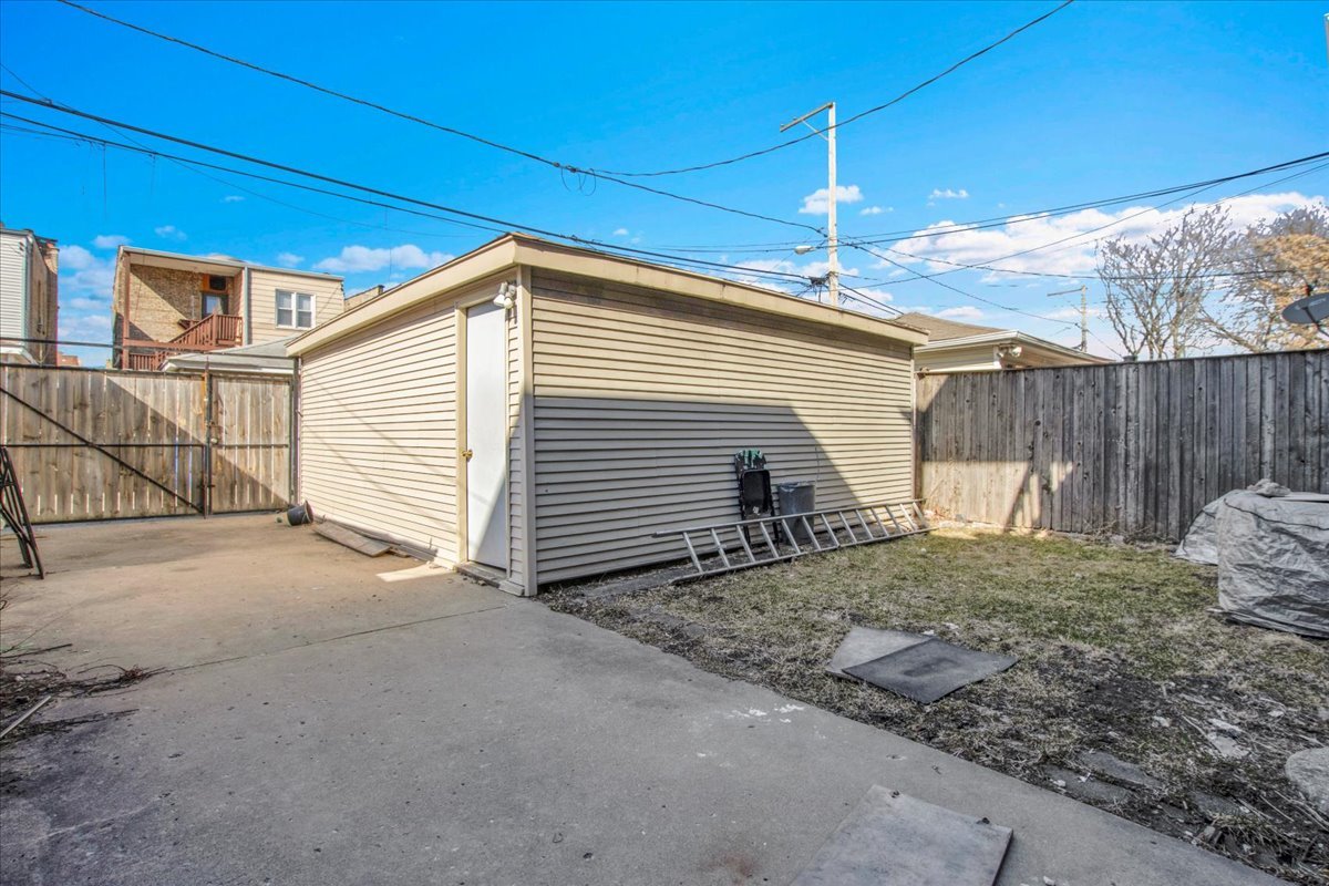 1640 N Linder Avenue, Chicago, IL 60639