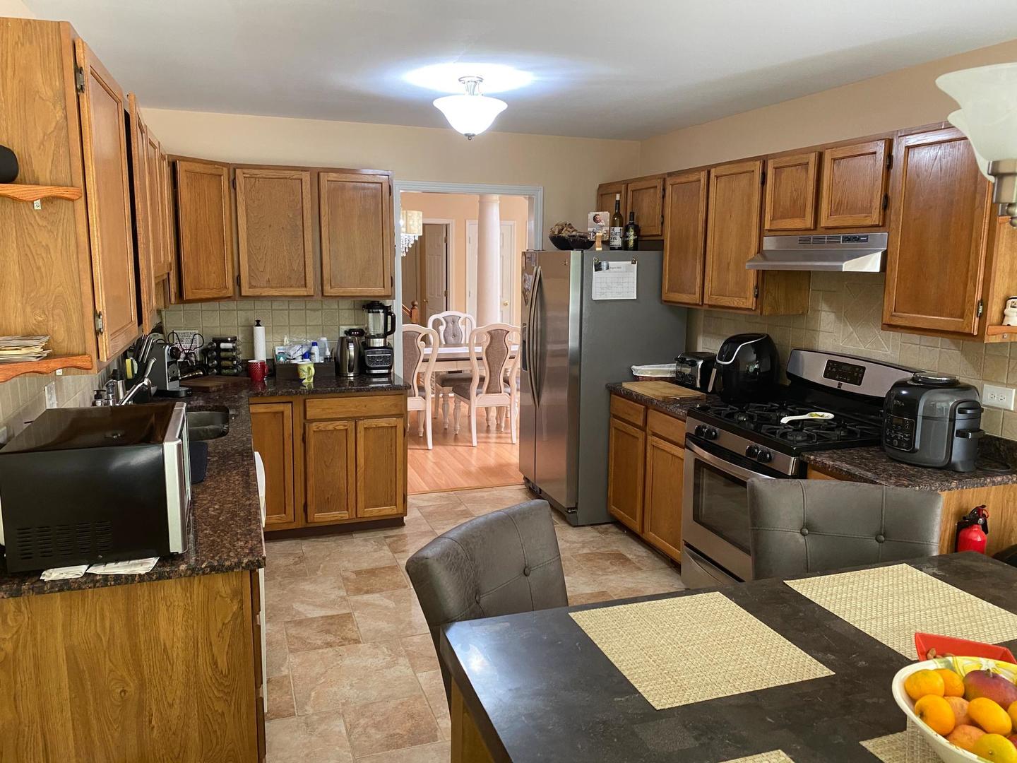 950 Sweetflower Drive, Hoffman Estates, IL 60169