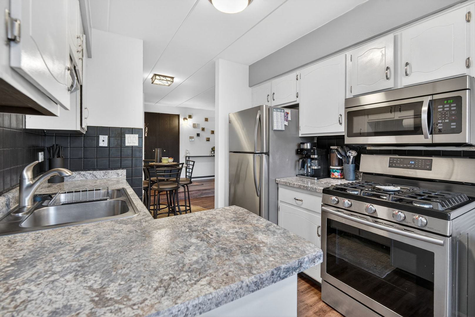 14015 Laramie Avenue #316, Crestwood, IL 60418