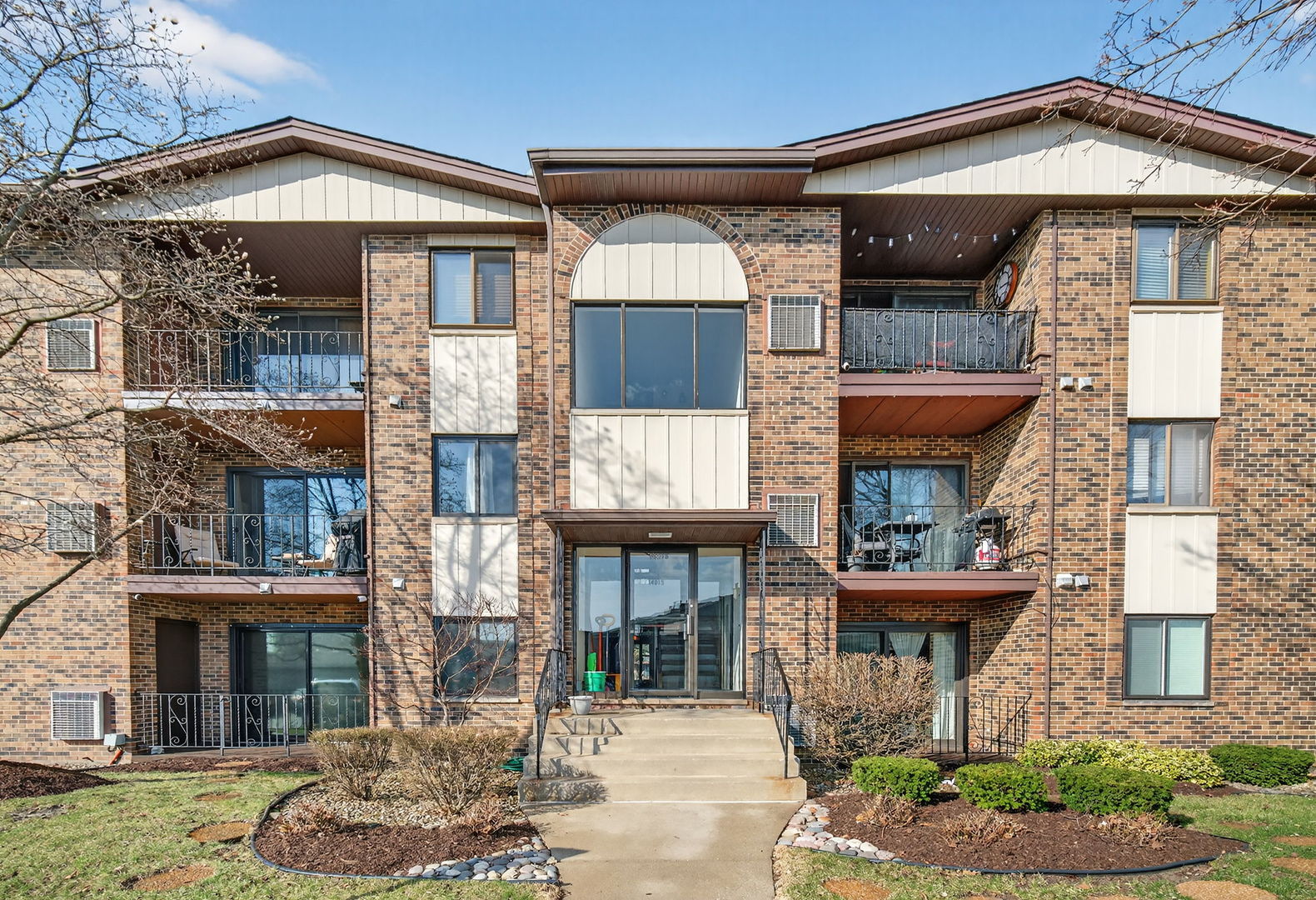 14015 Laramie Avenue #316, Crestwood, IL 60418