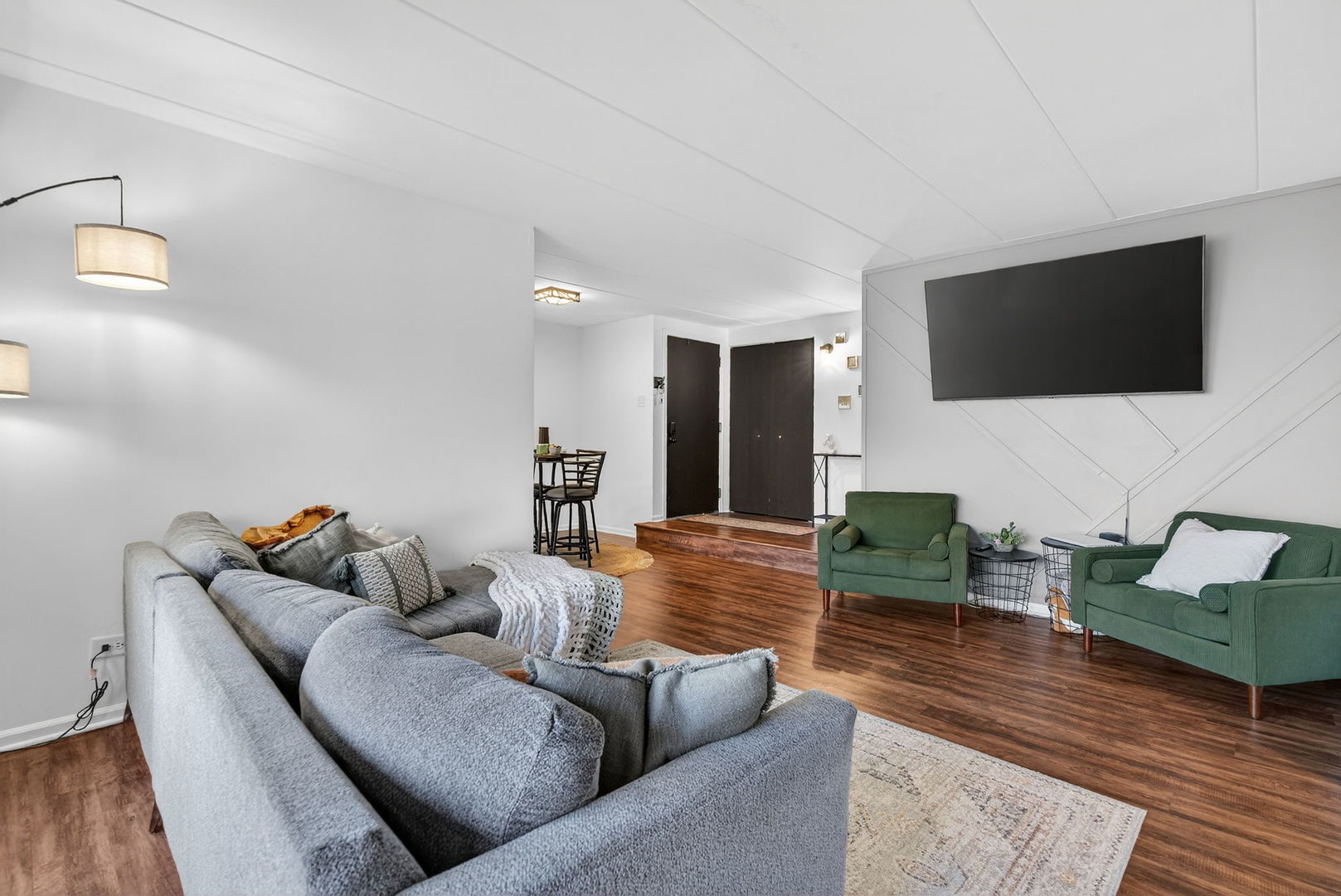 14015 Laramie Avenue #316, Crestwood, IL 60418