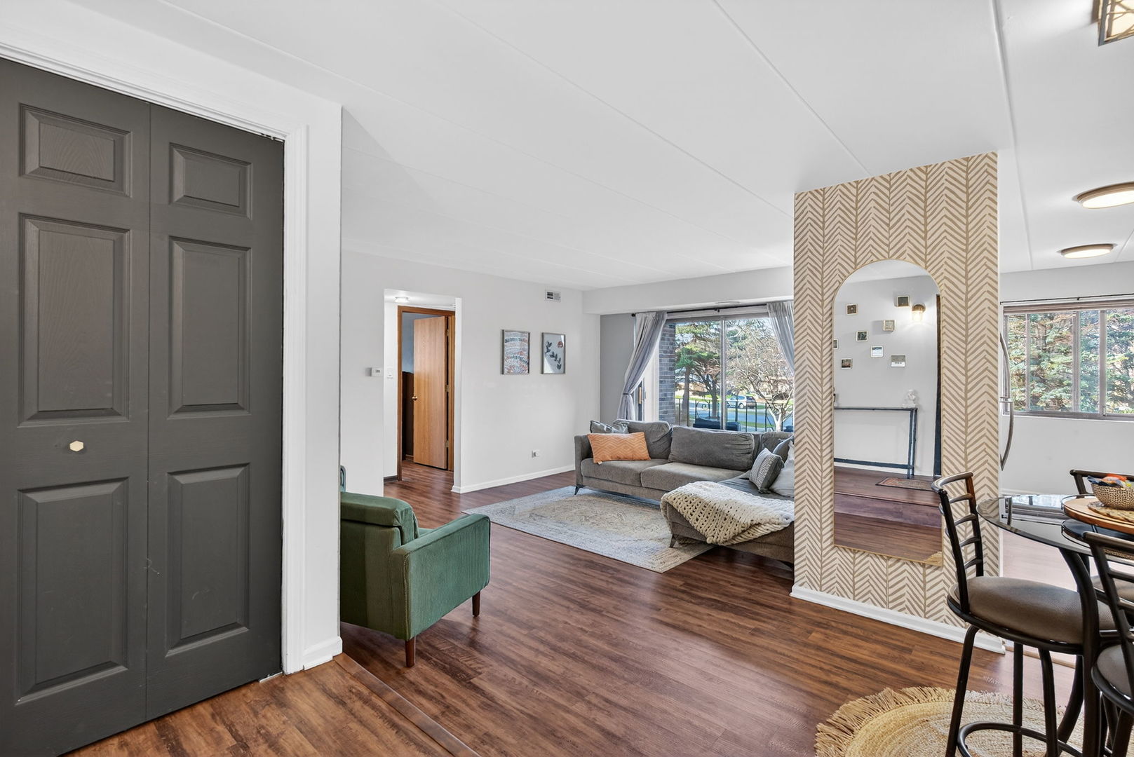 14015 Laramie Avenue #316, Crestwood, IL 60418