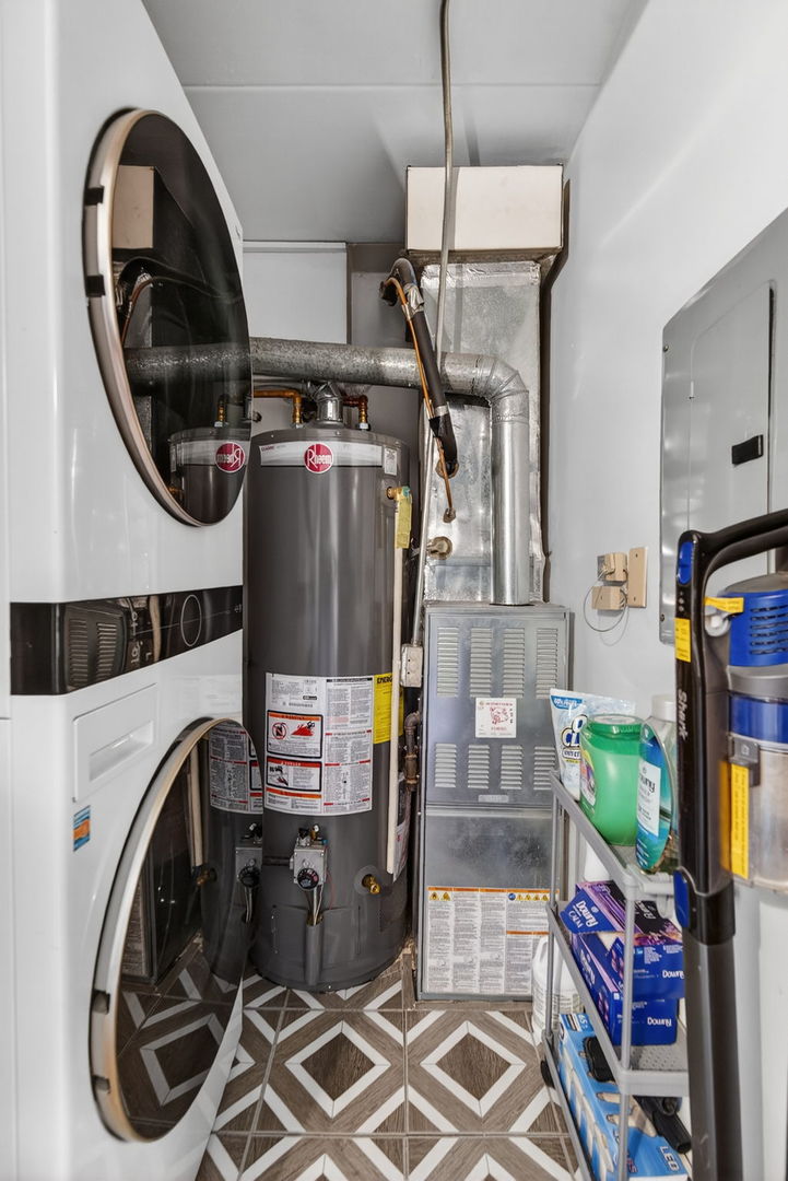 14015 Laramie Avenue #316, Crestwood, IL 60418