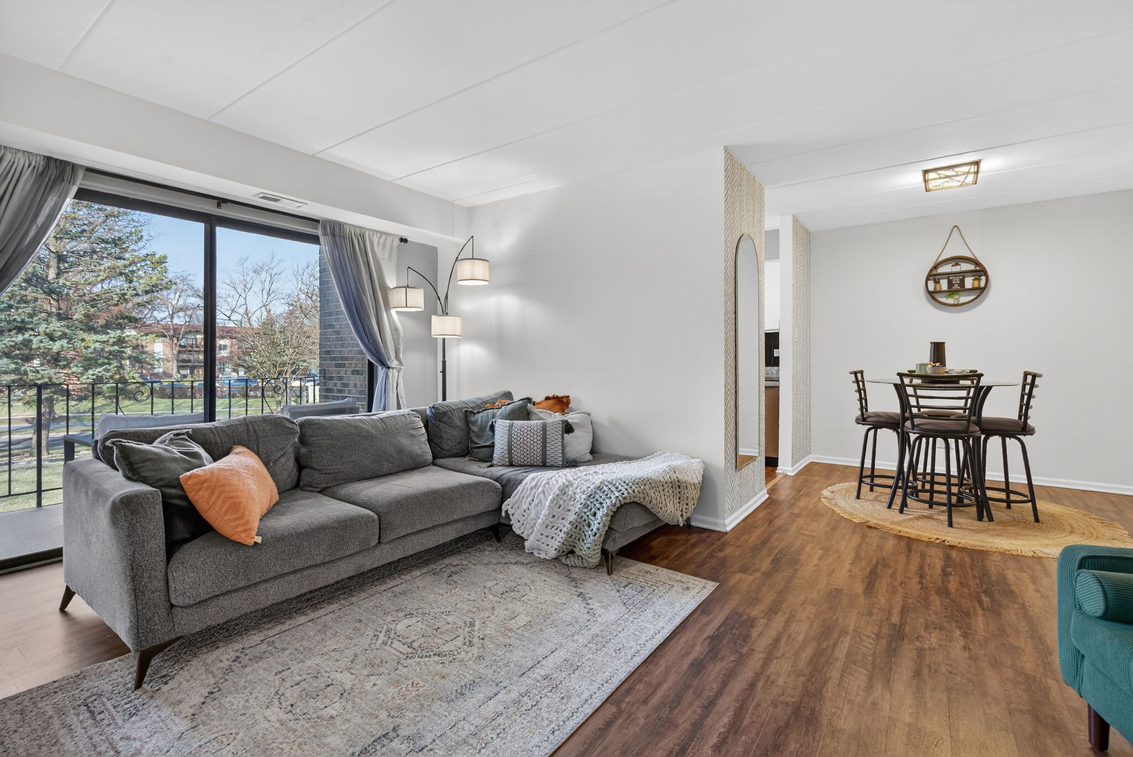 14015 Laramie Avenue #316, Crestwood, IL 60418