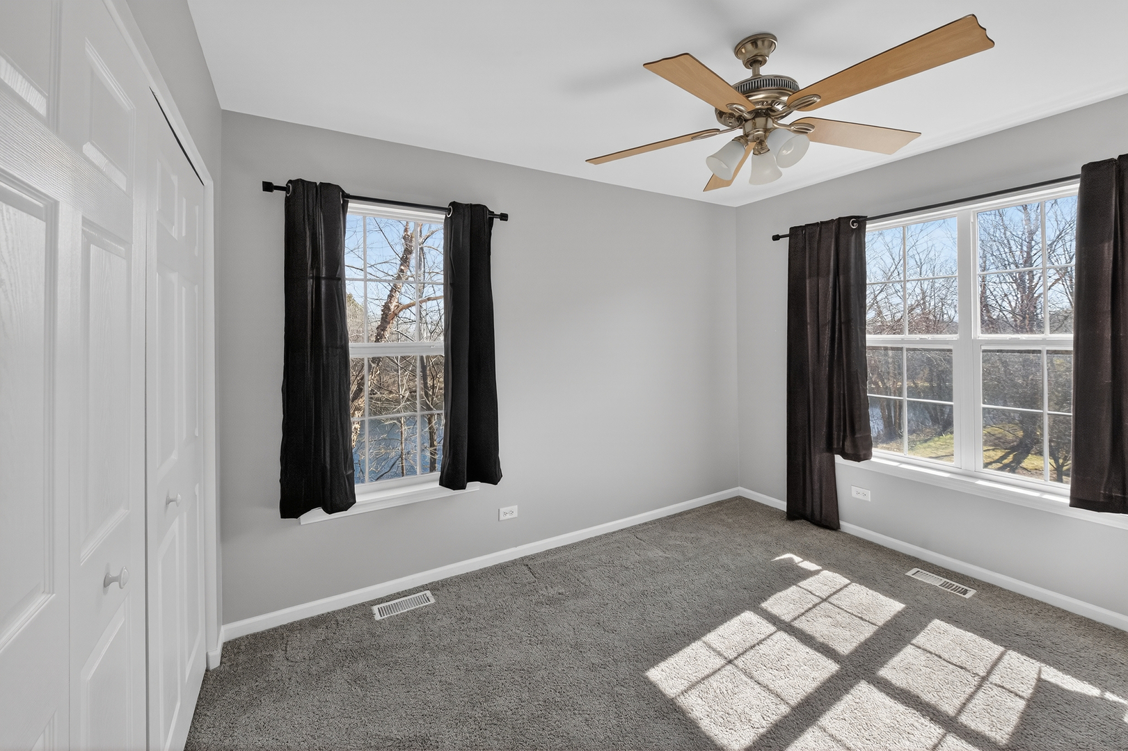 1701 Deer Pointe Drive, South Elgin, IL 60177