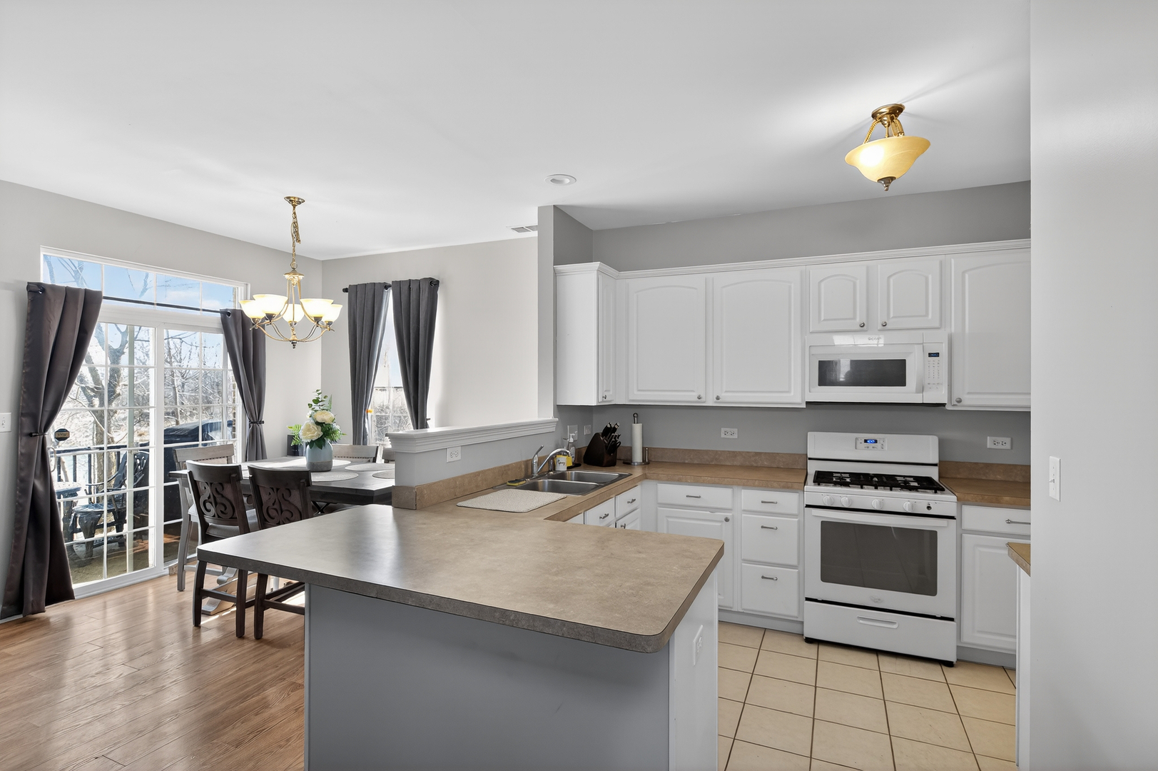 1701 Deer Pointe Drive, South Elgin, IL 60177