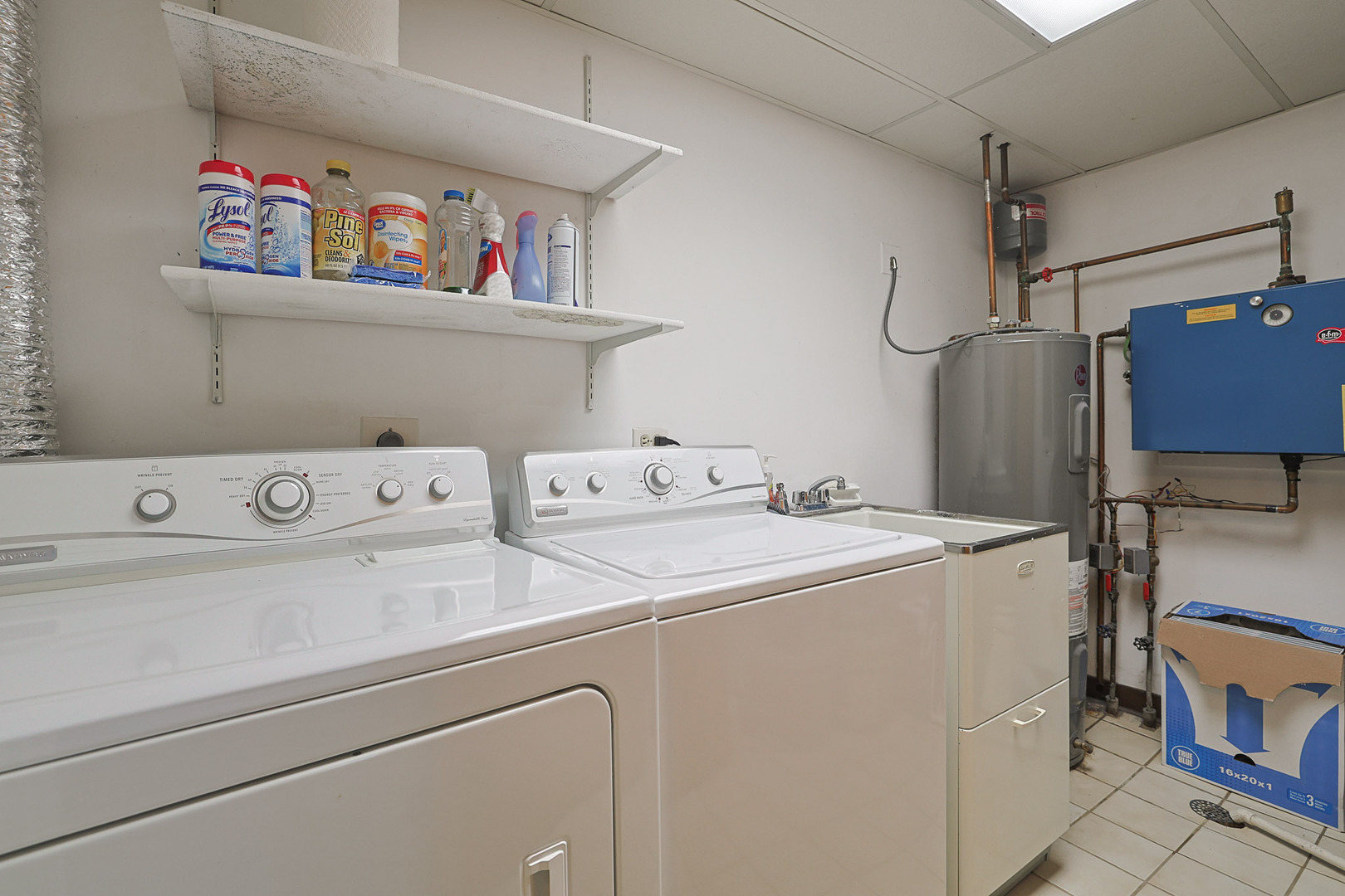 200 Red Top Drive #302, Libertyville, IL 60048